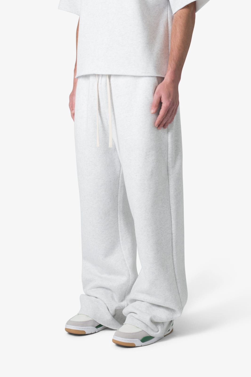 BAGGY SWEATPANTS